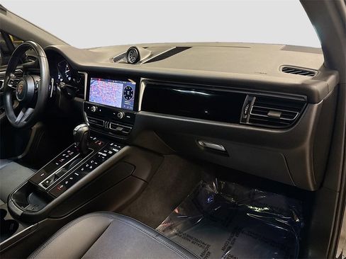 Used 2022 Porsche Macan image 35