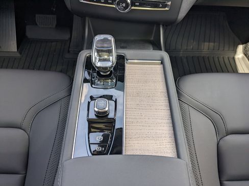 New 2025 Volvo XC90 T8 Plus w/ Protection Package Premier image 20