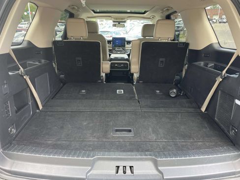 Used 2024 Ford Expedition Limited AWD/4WD image 9