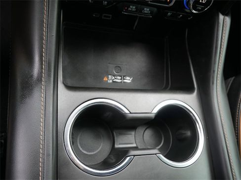 Used 2022 GMC Yukon AT4 image 24