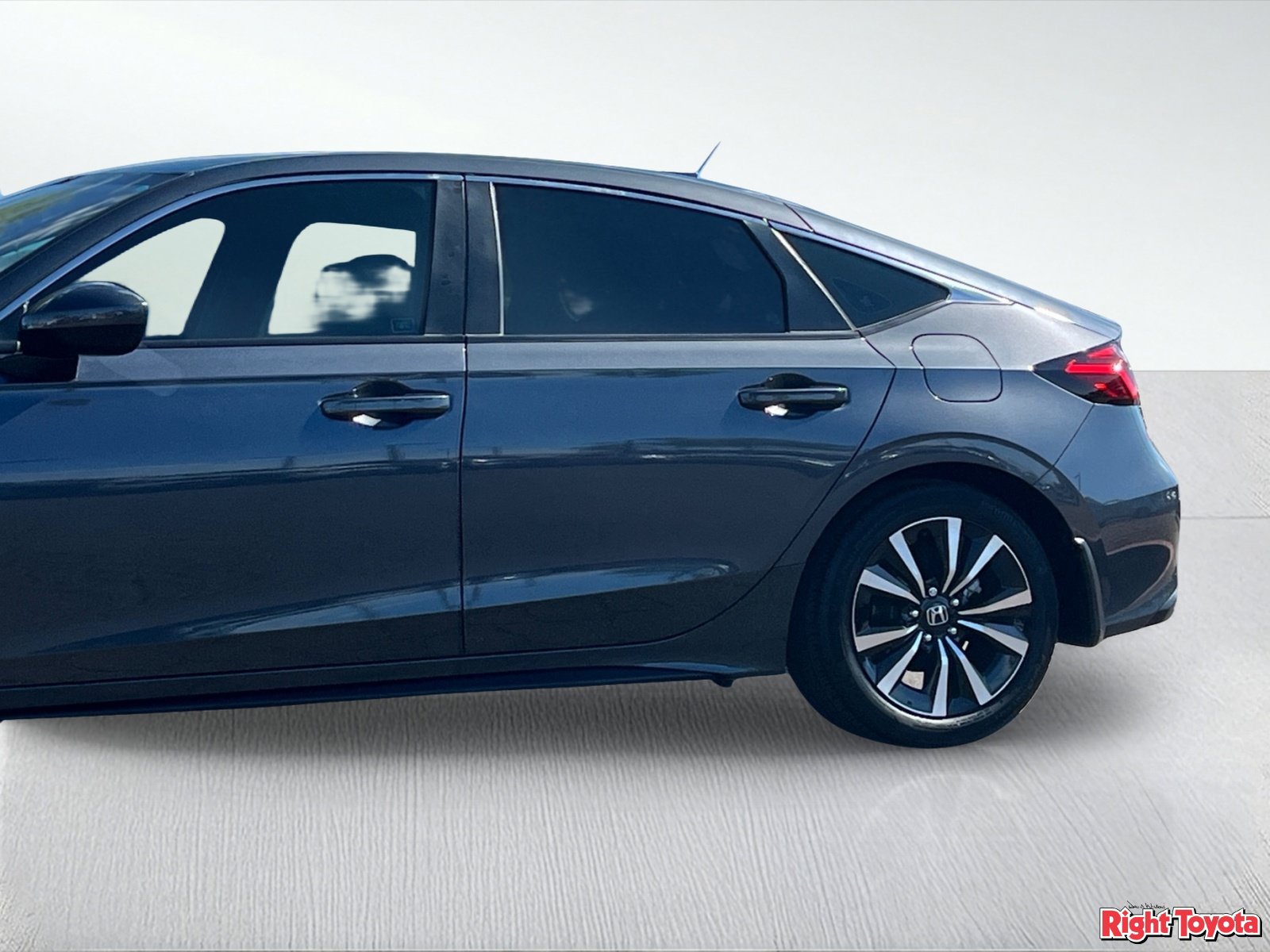 Used 2024 Honda Civic EX-L image 9