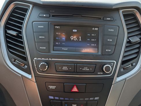 Used 2017 Hyundai Santa Fe Sport FWD image 19