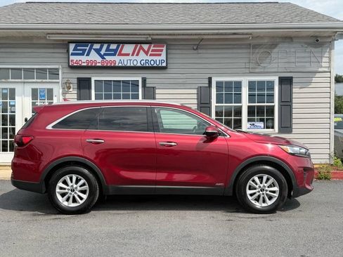 Used 2019 Kia Sorento AWD w/ LX Convenience Package image 1