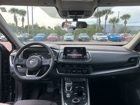 Used 2023 Nissan Rogue SV image 8