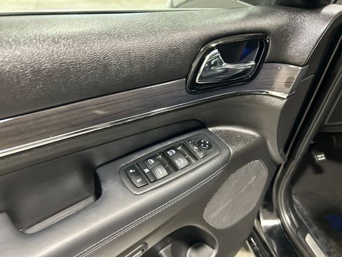 Used 2019 Jeep Grand Cherokee Overland image 14