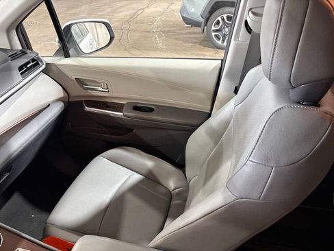 Certified 2024 Toyota Sienna XLE FWD image 25