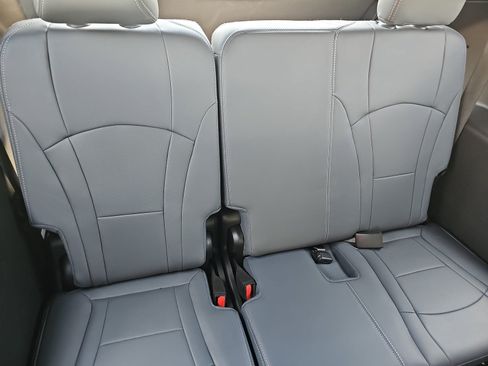 Used 2023 Buick Enclave Essence w/ Experience Buick Package FWD image 12