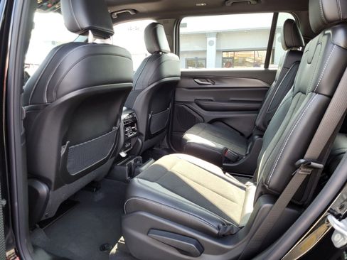 New 2025 Jeep Grand Cherokee L Altitude image 4