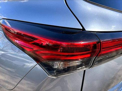 Used 2023 Toyota Highlander XLE AWD/4WD image 27