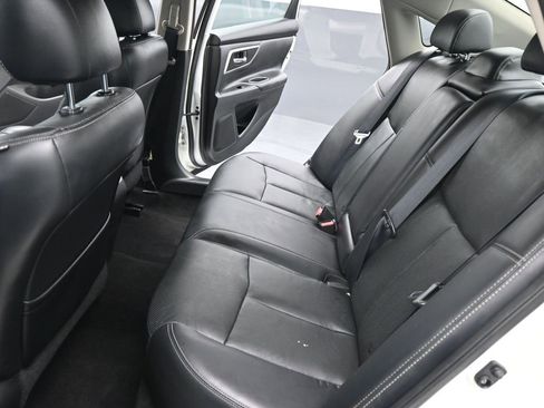 Used 2016 Nissan Altima 2.5 SL w/ 2.5 Technology Package image 3