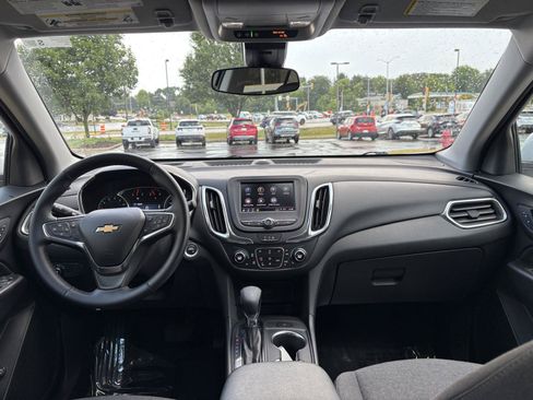 Used 2024 Chevrolet Equinox LT AWD/4WD image 8