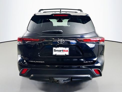 Used 2024 Toyota Highlander XLE AWD/4WD image 6