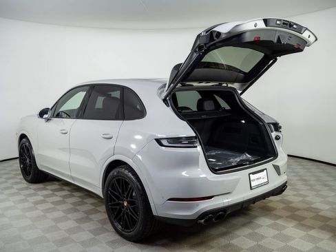 New 2026 Porsche Cayenne AWD/4WD image 33