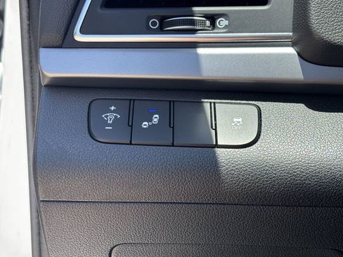 Used 2018 Hyundai Elantra SEL FWD image 29