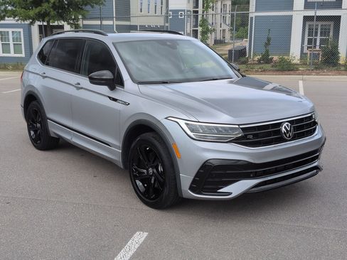 Used 2023 Volkswagen Tiguan SE R-Line FWD image 2