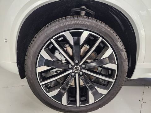 New 2026 Volvo XC90 B6 Plus w/ Protection Package Premier AWD/4WD image 8