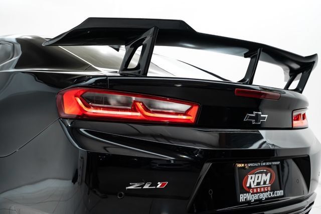 Used 2018 Chevrolet Camaro ZL1 RWD image 11