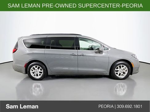 Used 2022 Chrysler Pacifica Touring-L image 8