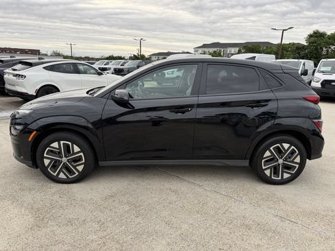 Used 2023 Hyundai Kona SE w/ Cargo Package FWD image 5