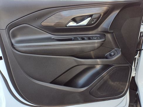 Used 2022 GMC Terrain SLE w/ Driver Convenience Package image 16