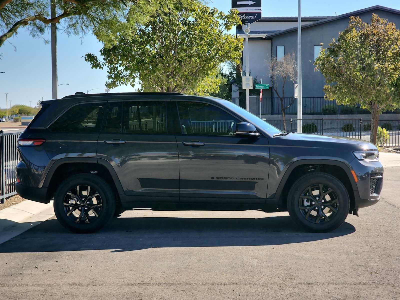 New 2026 Jeep Grand Cherokee Altitude AWD/4WD image 9