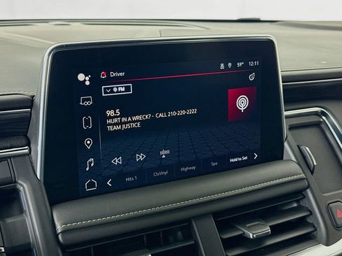 Used 2024 GMC Yukon SLT w/ SLT Luxury Package image 16