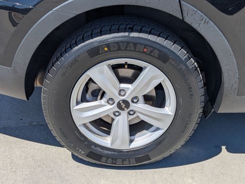 Used 2022 Kia Sorento LX AWD/4WD image 12