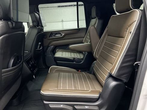 Certified 2025 GMC Yukon XL Denali Ultimate AWD/4WD image 26