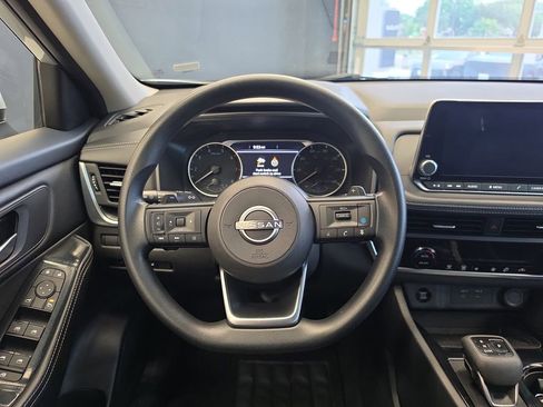 Used 2024 Nissan Rogue SV AWD/4WD image 20