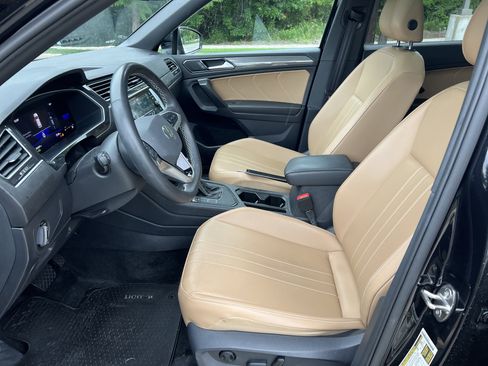 Certified 2024 Volkswagen Tiguan SE w/ Panoramic Sunroof Package FWD image 15