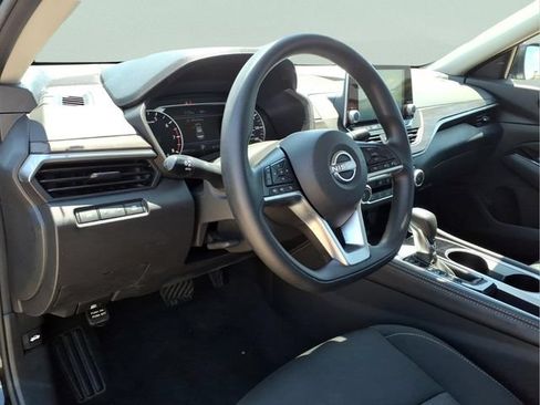 Used 2023 Nissan Altima 2.5 SV FWD image 13