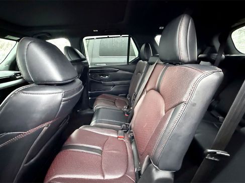 Used 2025 Honda Pilot Black Edition image 10
