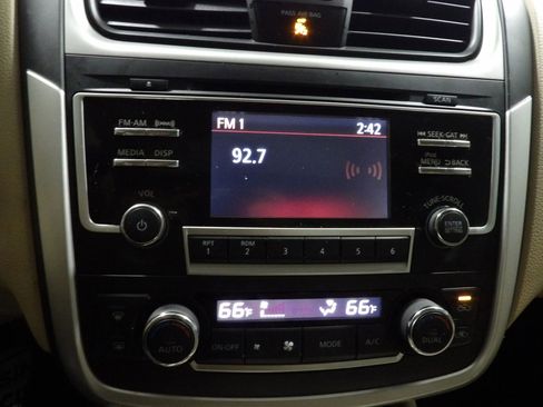 Used 2017 Nissan Altima 2.5 SL w/ Moonroof Package FWD image 14