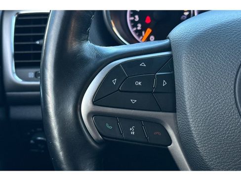 Used 2021 Jeep Grand Cherokee Laredo X image 27