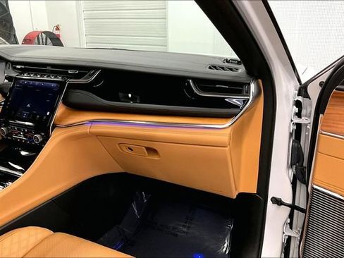 Used 2023 Jeep Grand Cherokee L Summit image 19