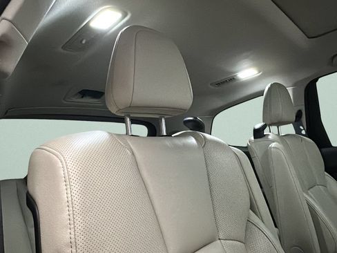 Used 2022 Subaru Ascent Limited w/ Technology Package AWD/4WD image 17