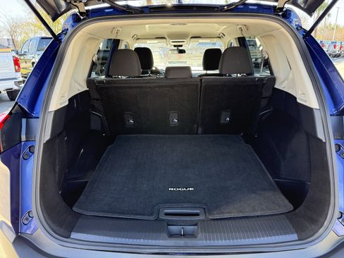 Used 2023 Nissan Rogue SV image 30