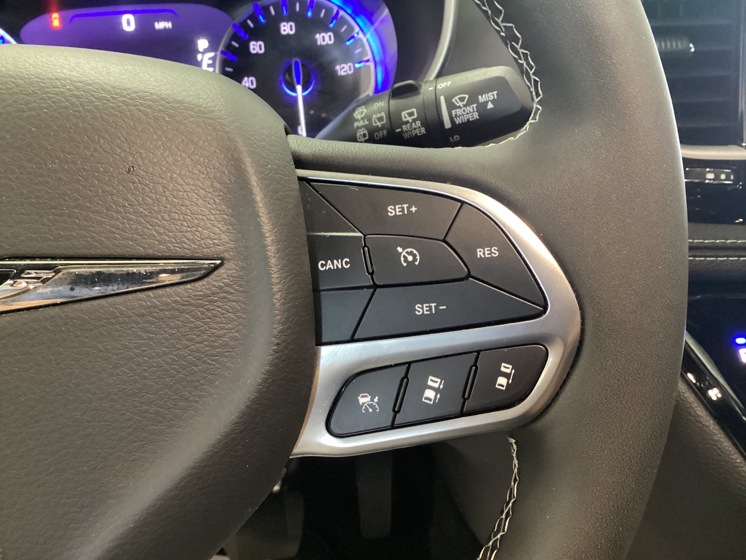 Used 2025 Chrysler Pacifica Select AWD/4WD image 24