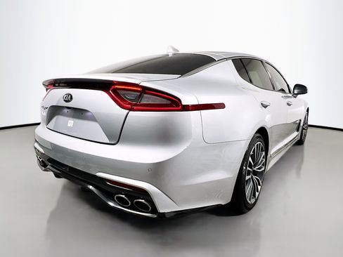 Used 2018 Kia Stinger Premium image 4