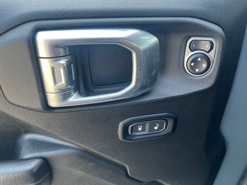 Used 2024 Jeep Wrangler Unlimited AWD/4WD image 13