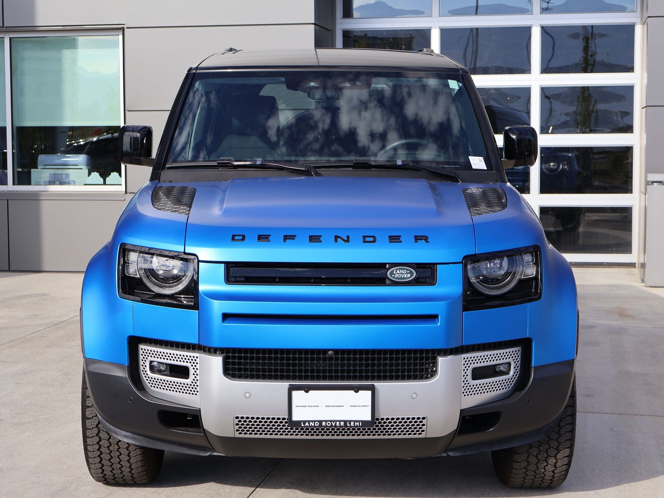 Used 2025 Land Rover Defender 110 S AWD/4WD image 2