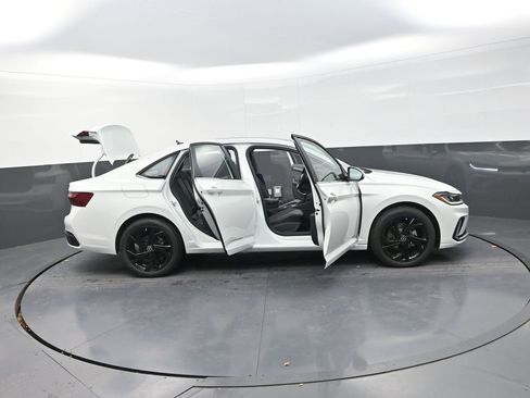 New 2026 Volkswagen Jetta SE FWD image 36