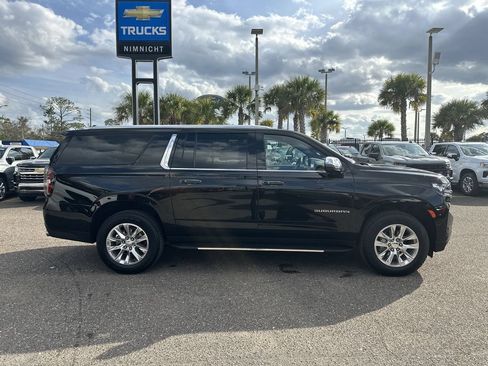 Used 2024 Chevrolet Suburban Premier RWD image 17