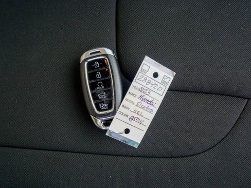 Used 2023 Hyundai Elantra SEL image 29