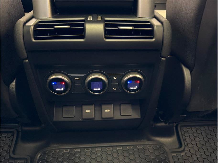 Used 2023 Land Rover Defender 130 SE AWD/4WD image 28