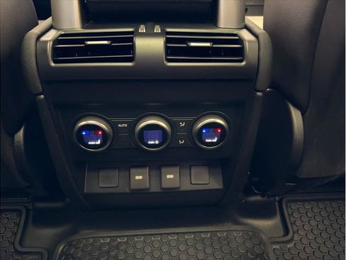 Used 2023 Land Rover Defender 130 SE AWD/4WD image 28