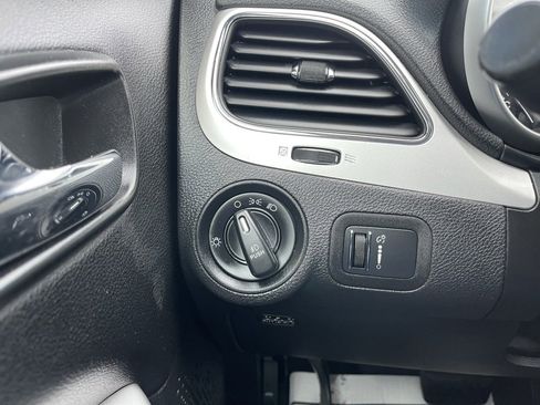 Used 2015 Dodge Journey SXT w/ Flexible Seating Group image 29