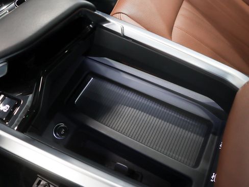 Used 2024 Audi Q8 e-tron Premium Plus image 22