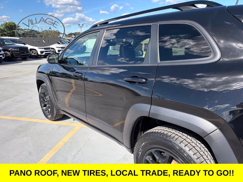 Used 2022 Jeep Cherokee Latitude w/ Sun & Sound Group AWD/4WD image 32