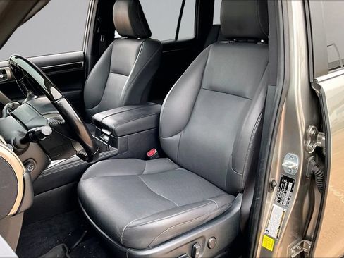 Used 2021 Lexus GX 460 Premium AWD/4WD image 23